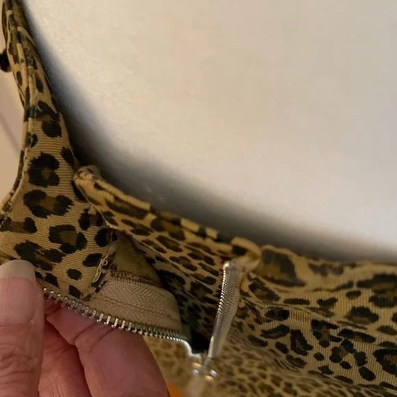 Hyfve zip front leopard print mini skirt w/pockets size L. - Picture 3 of 8